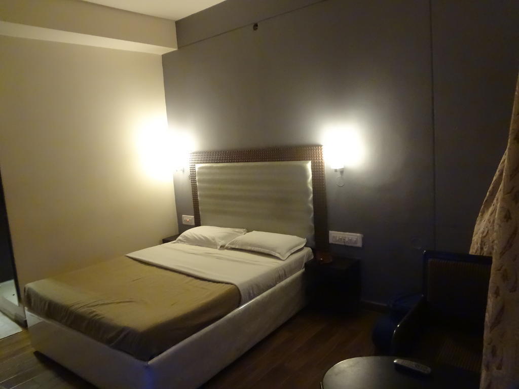 Hotel New Rajdarshan Madikeri Oda fotoğraf